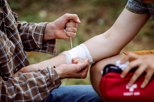 How to Splint a Broken Bone in the Wild